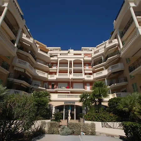 Renove Avec Balcon Et Garage En Plein Coeur De - Fr-1-196-375 Lägenhet Menton
