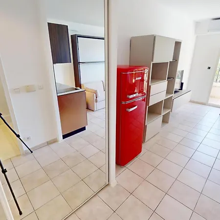 Renove Avec Balcon Et Garage En Plein Coeur De - Fr-1-196-375 Menton